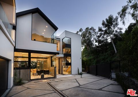 Photo of 1772 N Crescent Heights Boulevard, Los Angeles, CA 90069 (MLS # 26665005)