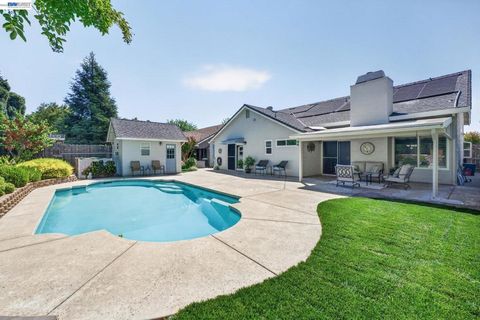 Photo of 143 Lighthouse Way Way, Vacaville, CA 95688 (MLS # 41133029)