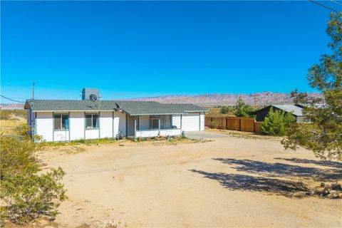 Photo of 4805 Avenida La Mirada, Joshua Tree, CA 92252 (MLS # JT25111284)