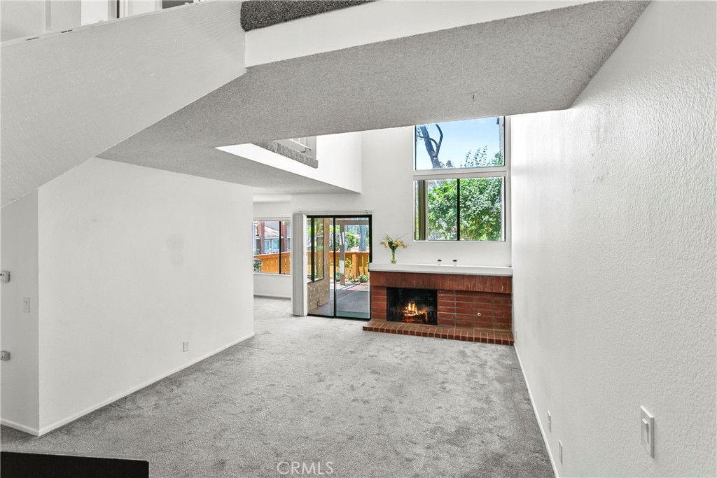 6516 E Camino Vista 1