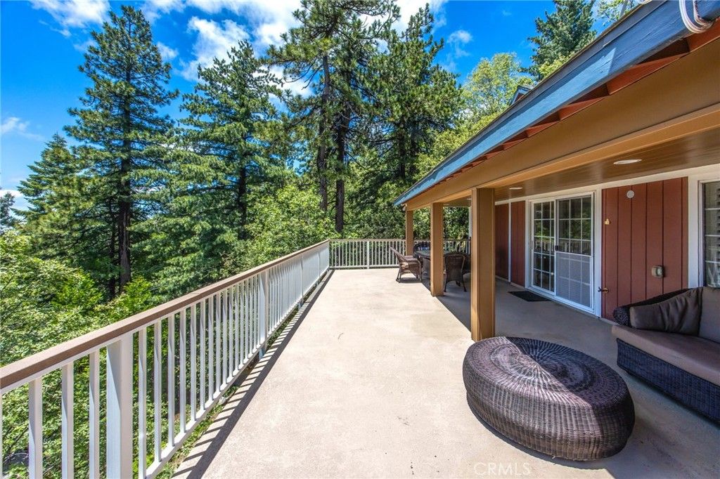 Photo of 1134 Scenic Way, Rimforest, CA 92378 (MLS # CV26117094)