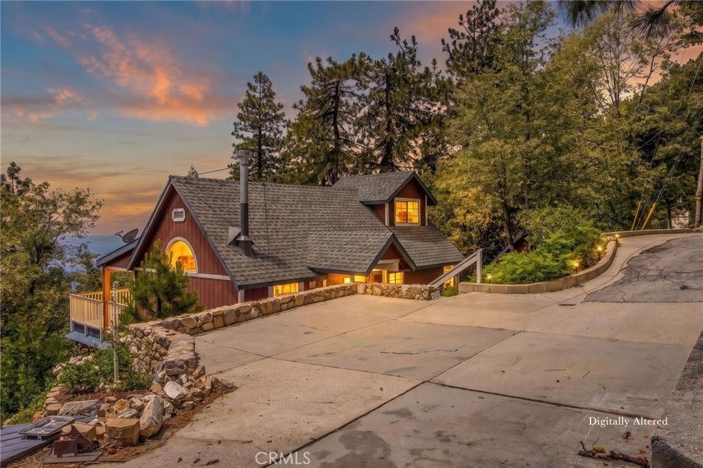 Photo of 1134 Scenic Way, Rimforest, CA 92378 (MLS # CV26117094)