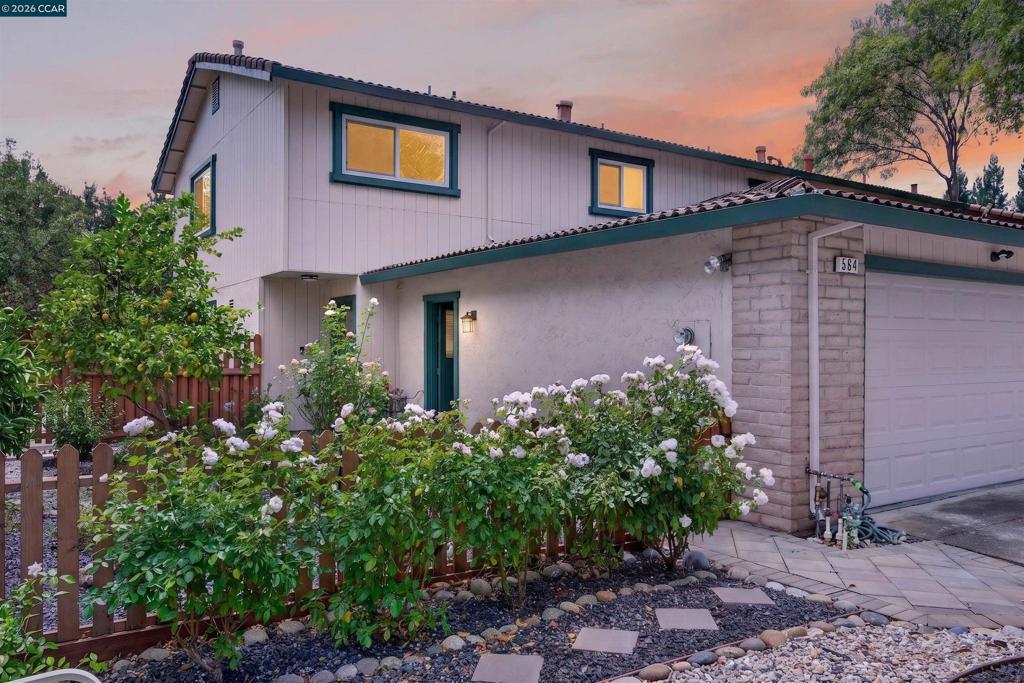 584 Mission Pl