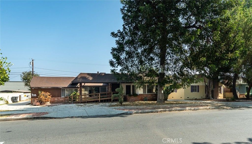 Photo of 700 S Mariposa Street, Burbank, CA 91506 (MLS # BB25235182)