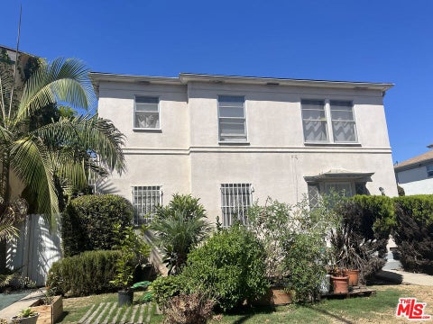 Photo of 1433 S Fairfax Avenue, Los Angeles, CA 90019 (MLS # 26986111)