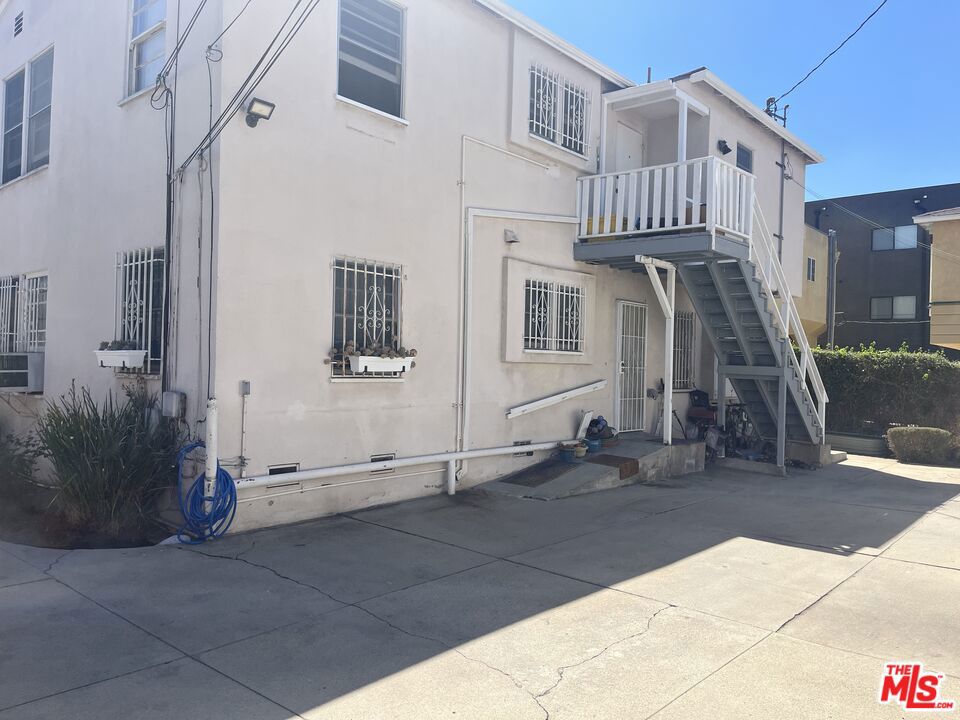 1433 S Fairfax Avenue
