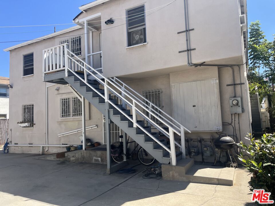 1433 S Fairfax Avenue