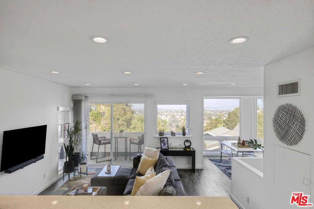Photo of 4112 Vanetta Place, Studio City, CA 91604 (MLS # 26838327)