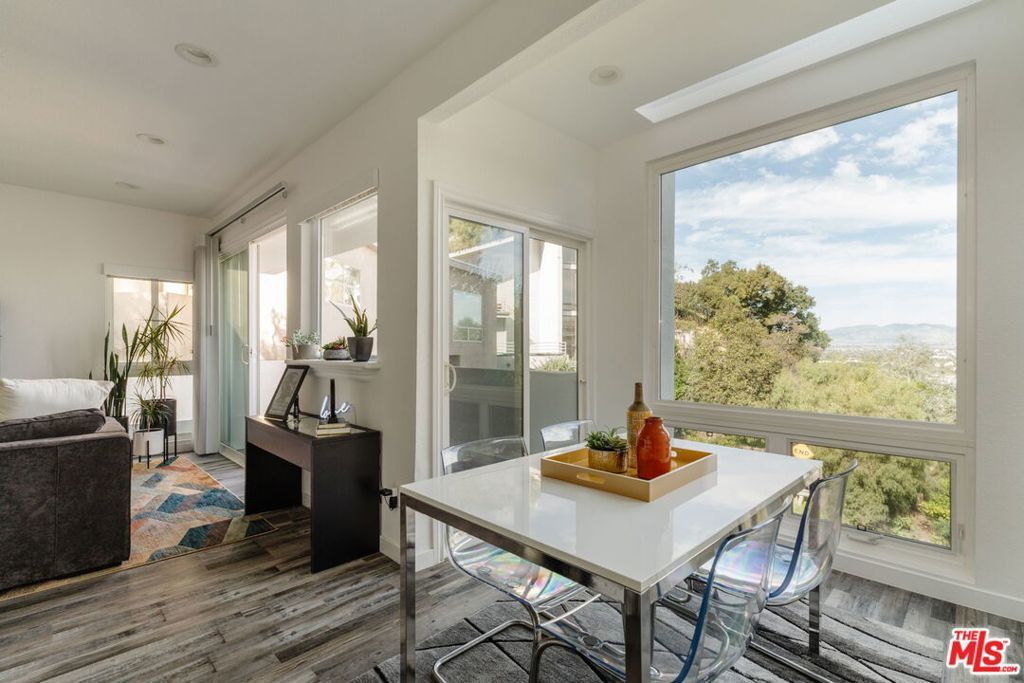 Photo of 4112 Vanetta Place, Studio City, CA 91604 (MLS # 26838327)