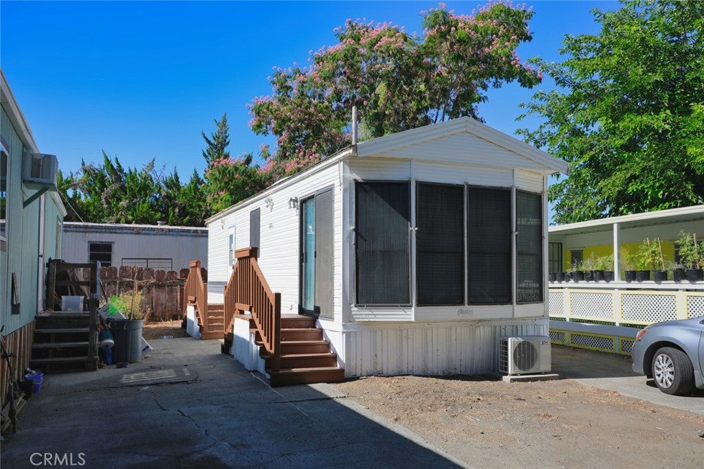 1350 s main 11
