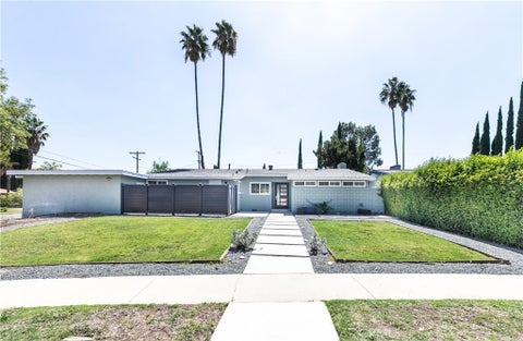 Photo of 17600 Stare Street, Northridge, CA 91325 (MLS # SR26203235)