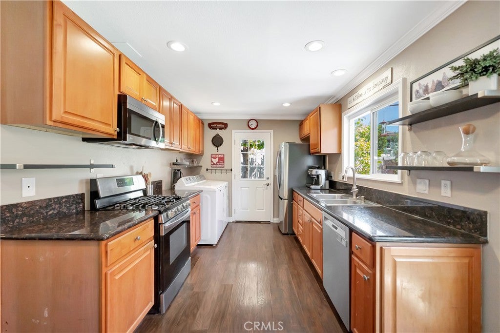 5702 Riviera Drive, Huntington Beach CA 92647 - Photo 9