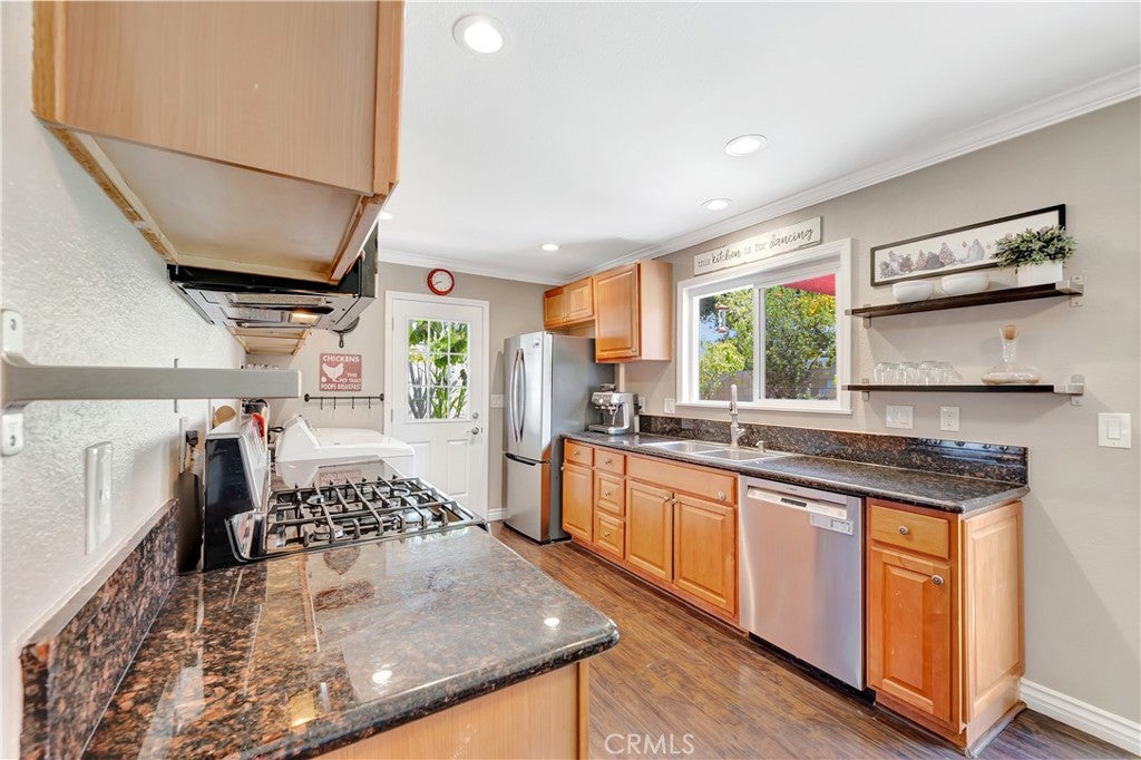5702 Riviera Drive, Huntington Beach CA 92647 - Photo 11