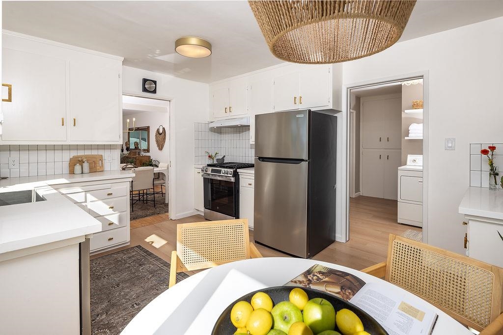 3175 3175 Revere Ave