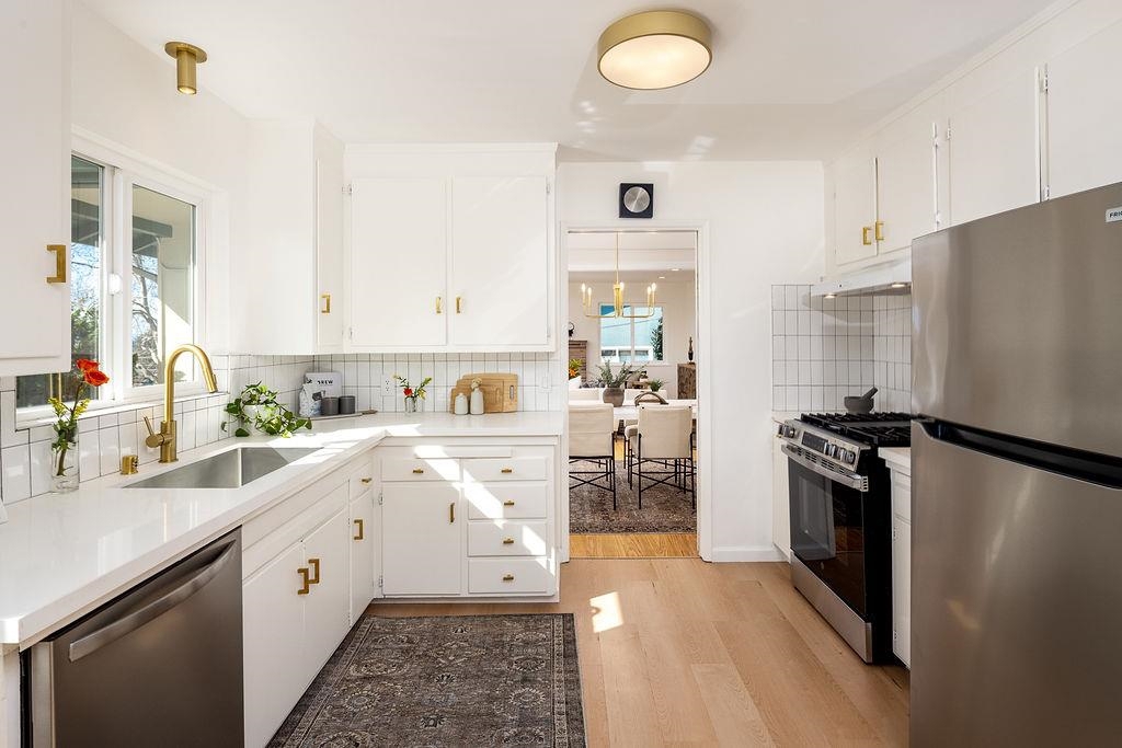 3175 3175 Revere Ave