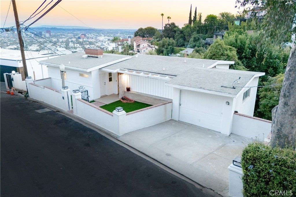 Photo of 8428 Hollywood Boulevard, Los Angeles, CA 90069 (MLS # OC25192003)