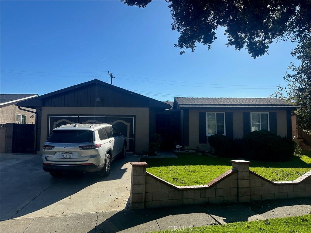 Photo of 1728 W Flora Street, Santa Ana, CA 92704 (MLS # SB25276302)