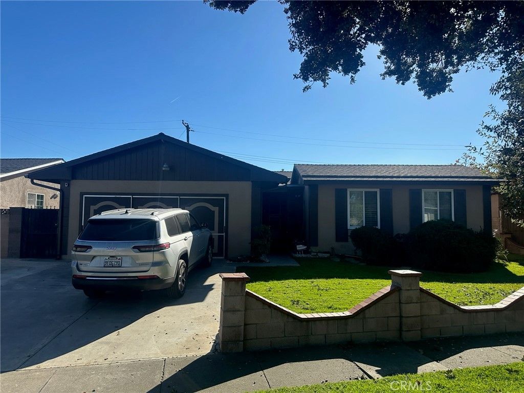 Photo of 1728 W Flora Street, Santa Ana, CA 92704 (MLS # SB25276302)
