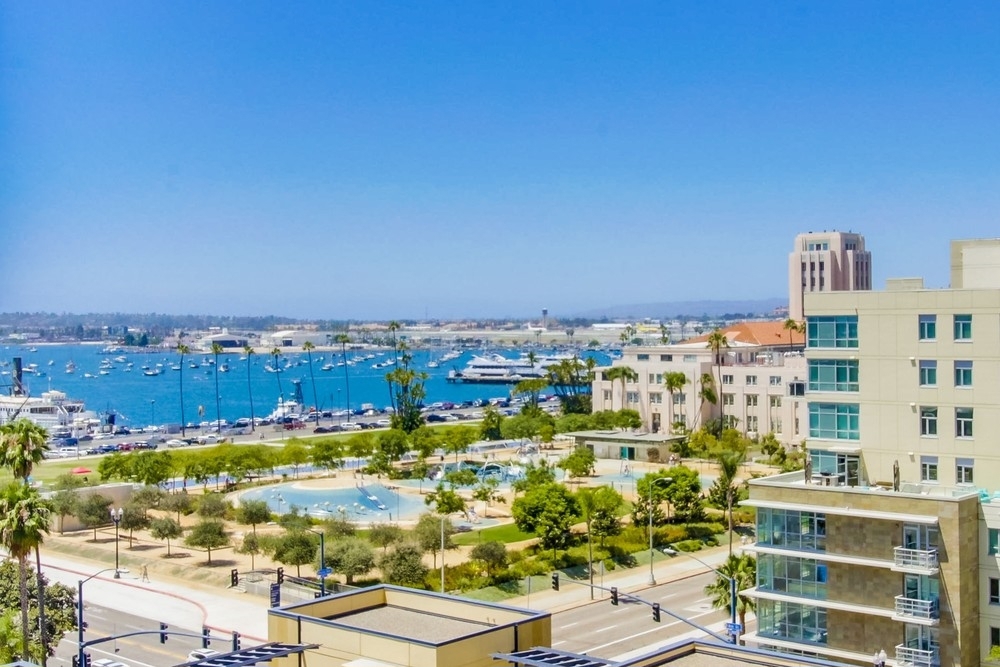 steps to Little Italy and the Embarcadero.. At Bayside you are in on of the top buildings in all of Downtown. The pool, spa, steam room, fitness, wine room, media and concierge staff are world class. This is a remarkable floor plan. Features two closets and double sinks in the master bedroom. The owner is letting it go for 3800 a month. a great price. Neighborhoods: Waterfront Complex Features: ,,,,,,, View: City