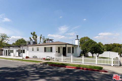 Photo of 5131 Don Pio Drive, Woodland Hills, CA 91364 (MLS # 26747137)