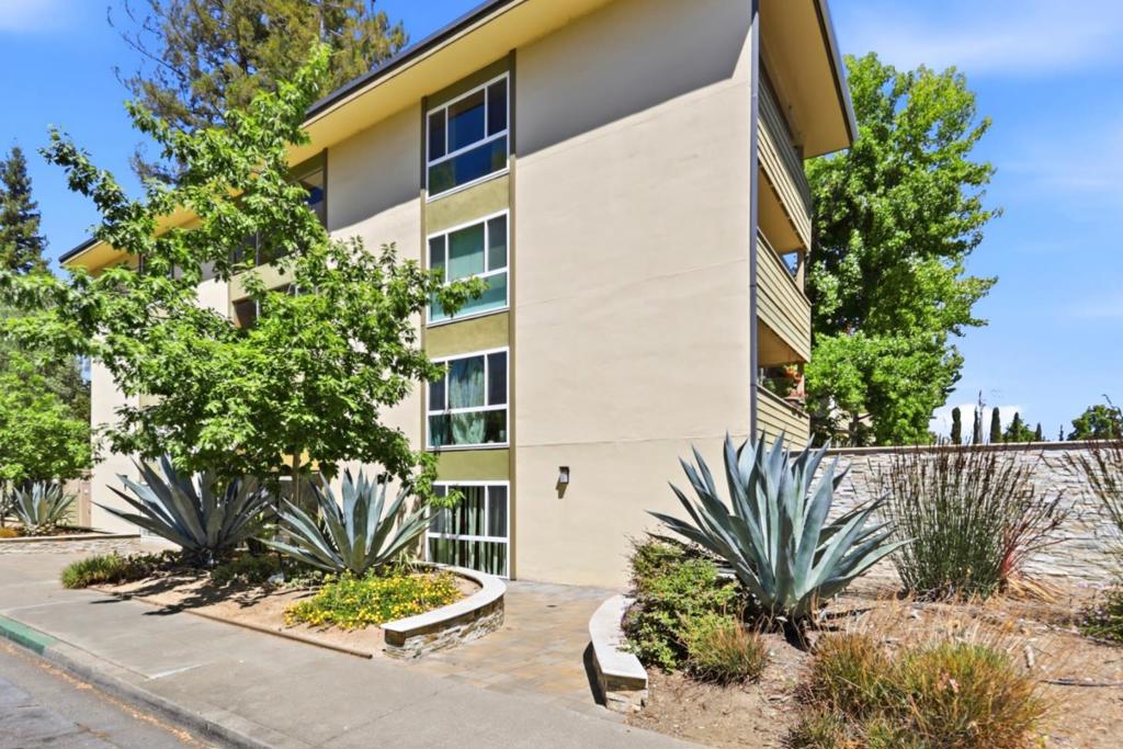 1033 Crestview Drive 110