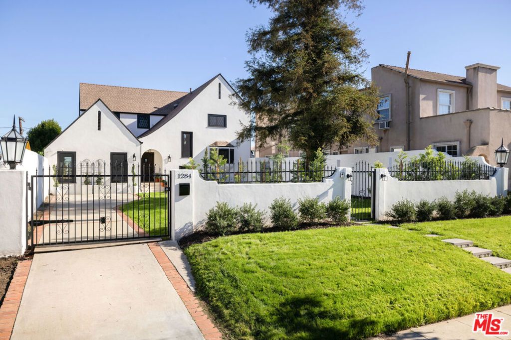 Photo of 1284 S Orange Drive, Los Angeles, CA 90019 (MLS # 25623335)