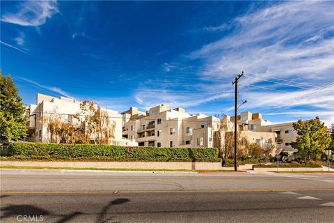 Photo of 2905 Montrose Avenue #609, Glendale, CA 91214 (MLS # GD26054272)