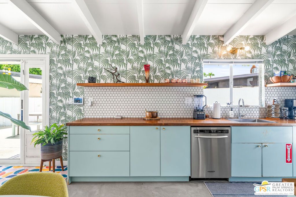 listing image 130722124553556393222