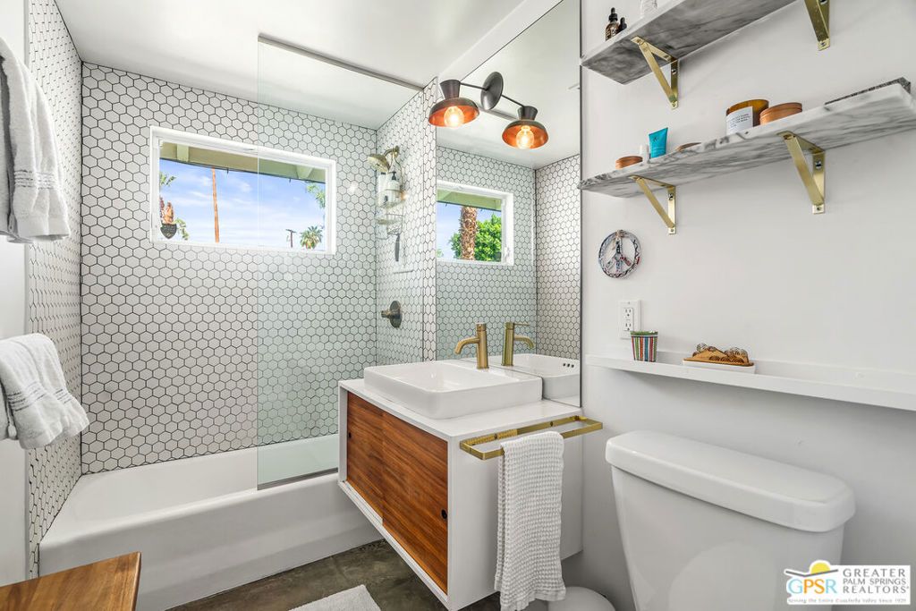 listing image 130729768686262553403