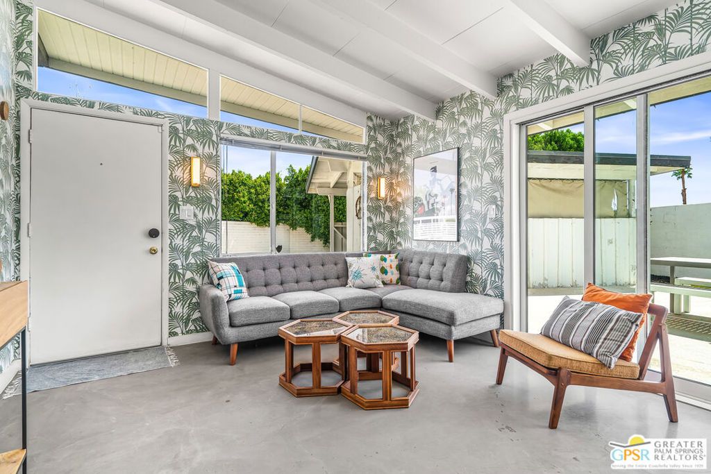 listing image 130722491481950778744