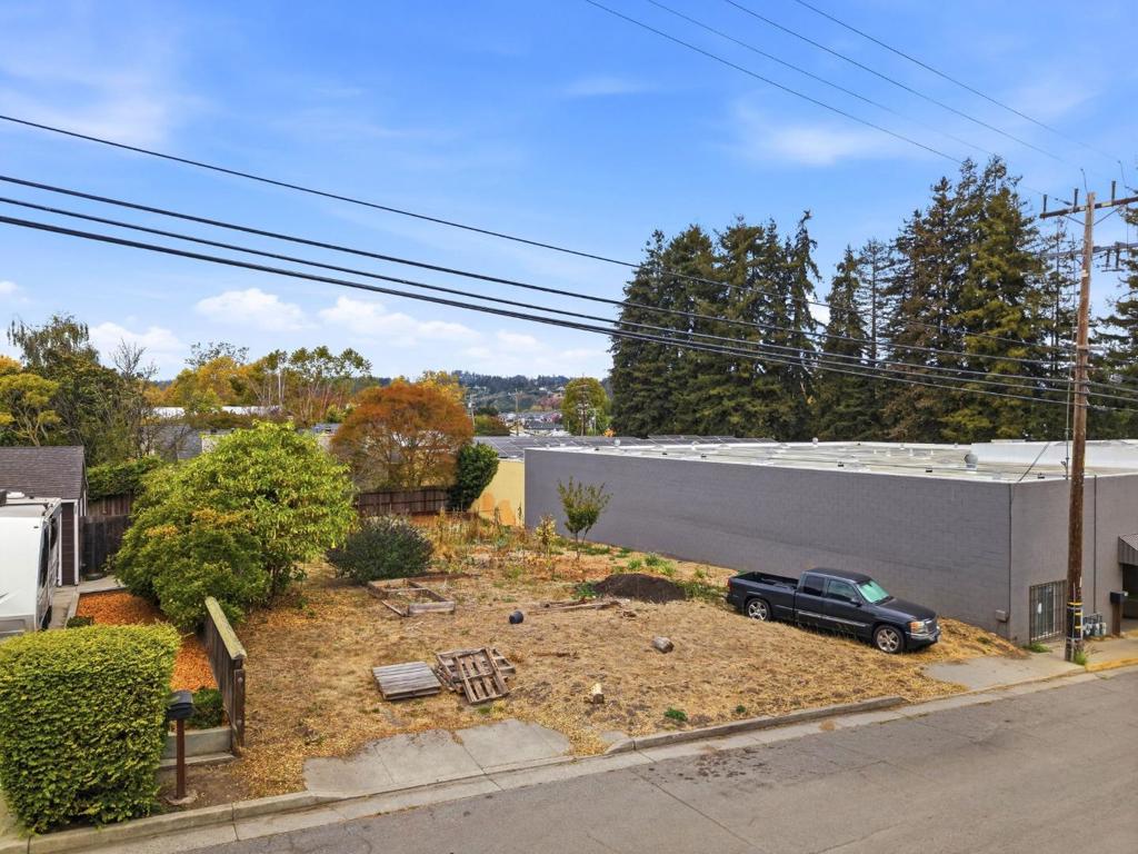 212 Mora Street