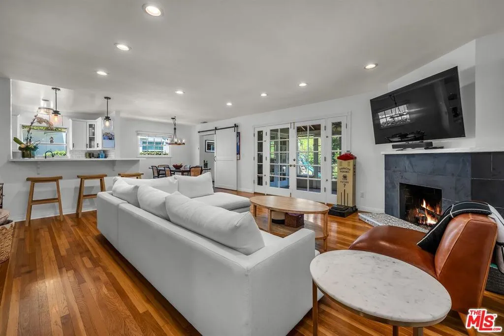 Studio City, California 91604, United States, 3 Bedrooms Bedrooms, ,2 BathroomsBathrooms,Residential,Active,161823