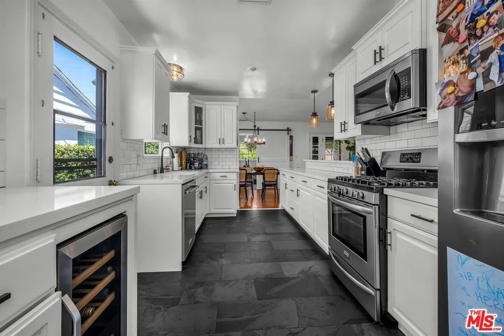 Studio City, California 91604, United States, 3 Bedrooms Bedrooms, ,2 BathroomsBathrooms,Residential,Active,161823