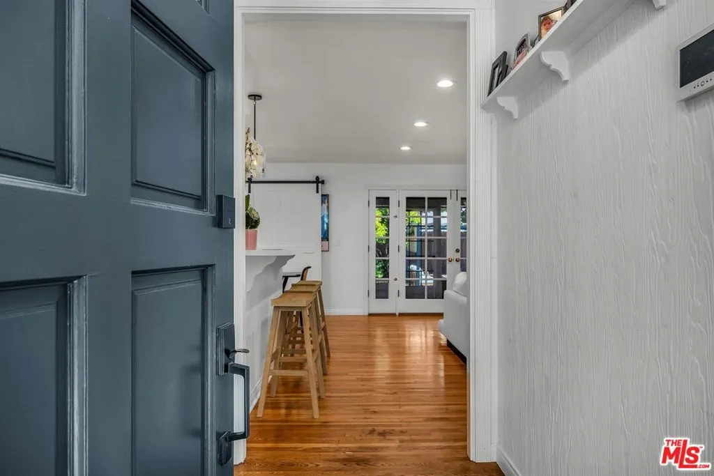 Studio City, California 91604, United States, 3 Bedrooms Bedrooms, ,2 BathroomsBathrooms,Residential,Active,161823