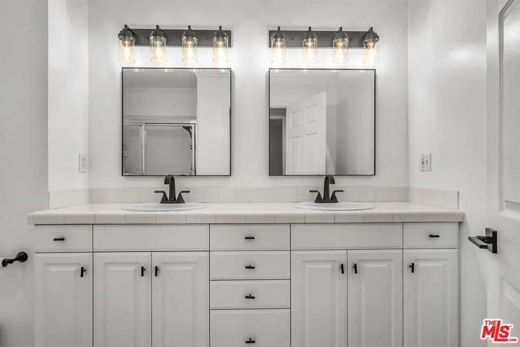 Studio City, California 91604, United States, 3 Bedrooms Bedrooms, ,2 BathroomsBathrooms,Residential,Active,161823