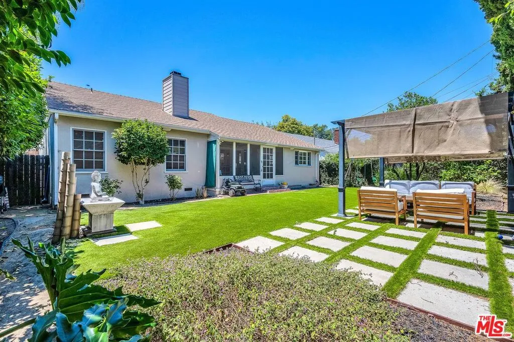 Studio City, California 91604, United States, 3 Bedrooms Bedrooms, ,2 BathroomsBathrooms,Residential,Active,161823