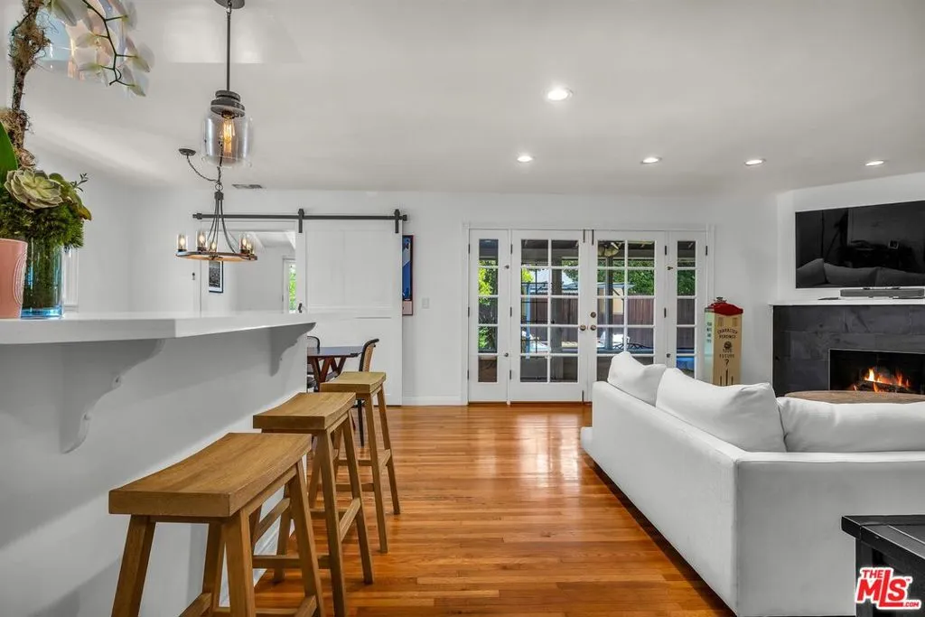 Studio City, California 91604, United States, 3 Bedrooms Bedrooms, ,2 BathroomsBathrooms,Residential,Active,161823