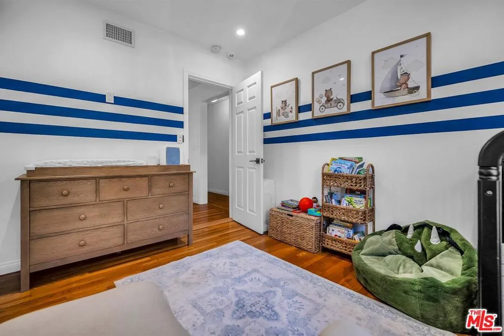 Studio City, California 91604, United States, 3 Bedrooms Bedrooms, ,2 BathroomsBathrooms,Residential,Active,161823