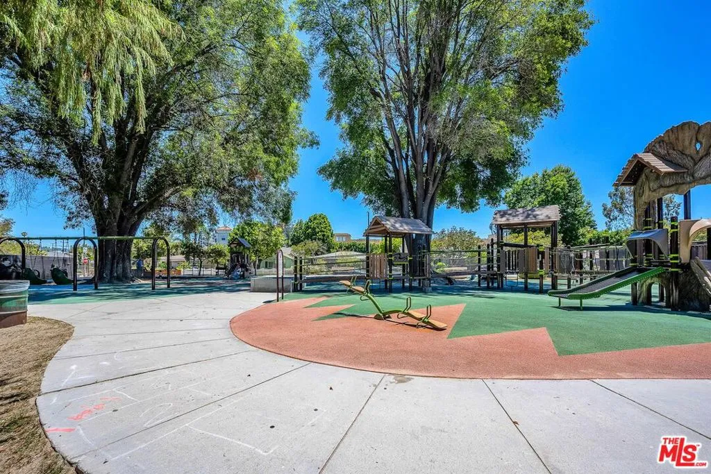 Studio City, California 91604, United States, 3 Bedrooms Bedrooms, ,2 BathroomsBathrooms,Residential,Active,161823