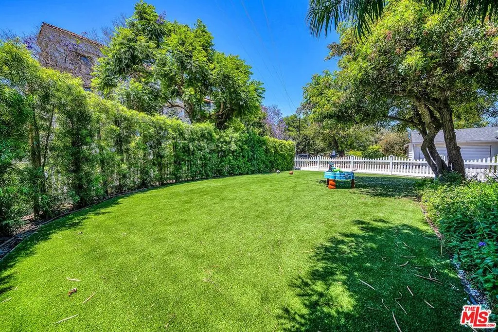 Studio City, California 91604, United States, 3 Bedrooms Bedrooms, ,2 BathroomsBathrooms,Residential,Active,161823