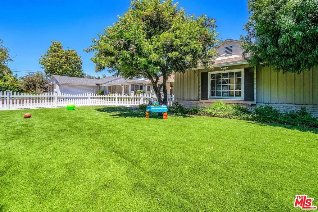 Studio City, California 91604, United States, 3 Bedrooms Bedrooms, ,2 BathroomsBathrooms,Residential,Active,161823