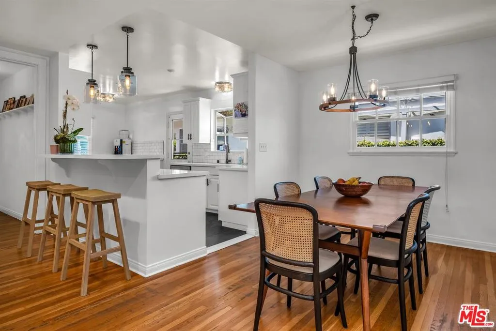 Studio City, California 91604, United States, 3 Bedrooms Bedrooms, ,2 BathroomsBathrooms,Residential,Active,161823