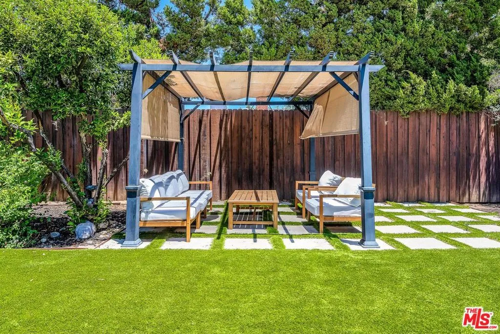 Studio City, California 91604, United States, 3 Bedrooms Bedrooms, ,2 BathroomsBathrooms,Residential,Active,161823