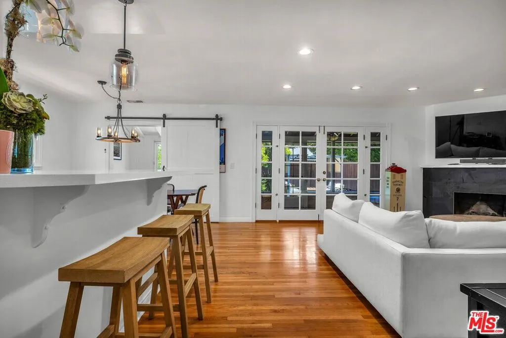 Studio City, California 91604, United States, 3 Bedrooms Bedrooms, ,2 BathroomsBathrooms,Residential,Active,161823