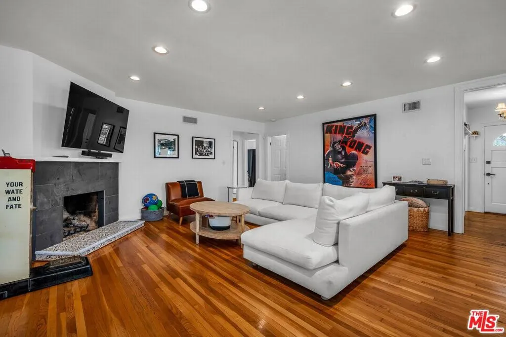 Studio City, California 91604, United States, 3 Bedrooms Bedrooms, ,2 BathroomsBathrooms,Residential,Active,161823