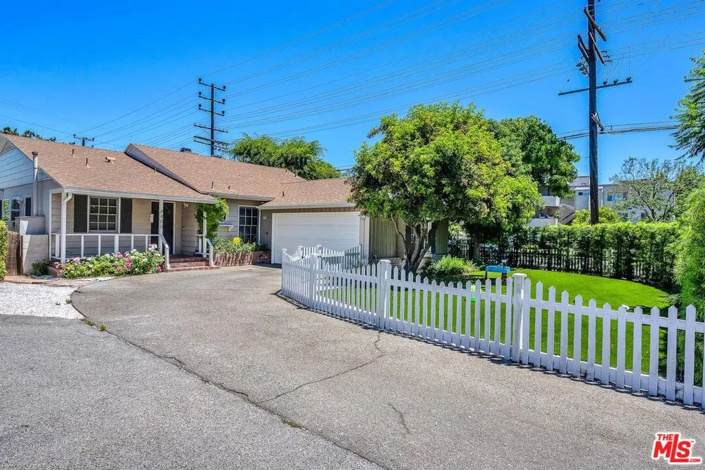 Studio City, California 91604, United States, 3 Bedrooms Bedrooms, ,2 BathroomsBathrooms,Residential,Active,161823