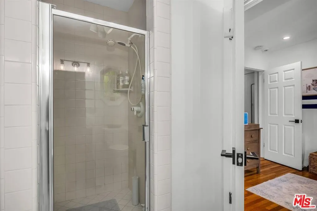 Studio City, California 91604, United States, 3 Bedrooms Bedrooms, ,2 BathroomsBathrooms,Residential,Active,161823