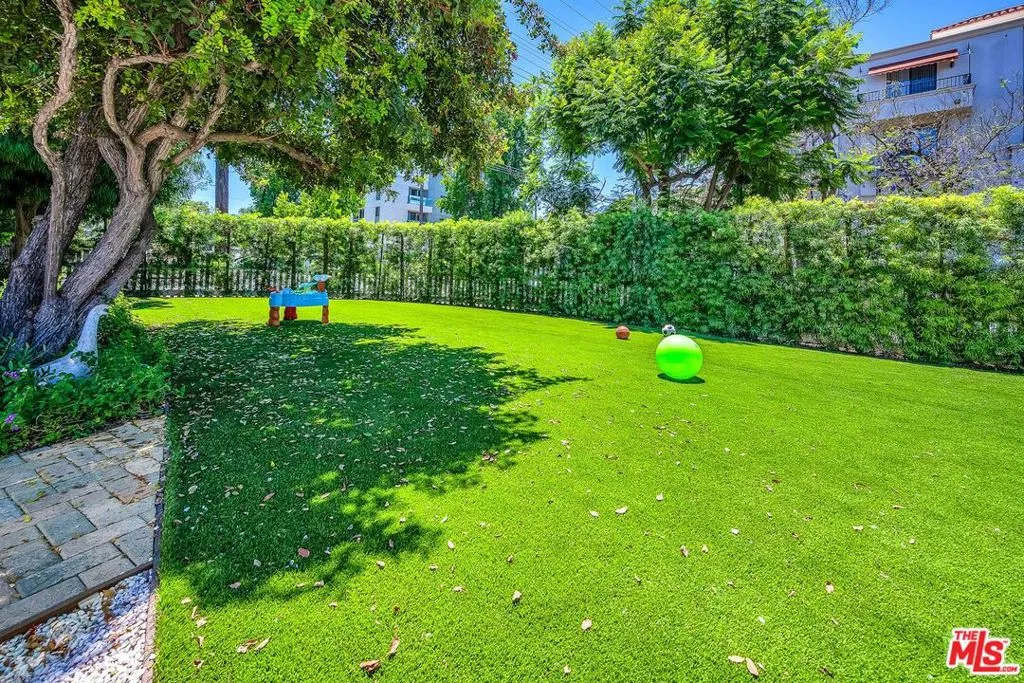 Studio City, California 91604, United States, 3 Bedrooms Bedrooms, ,2 BathroomsBathrooms,Residential,Active,161823