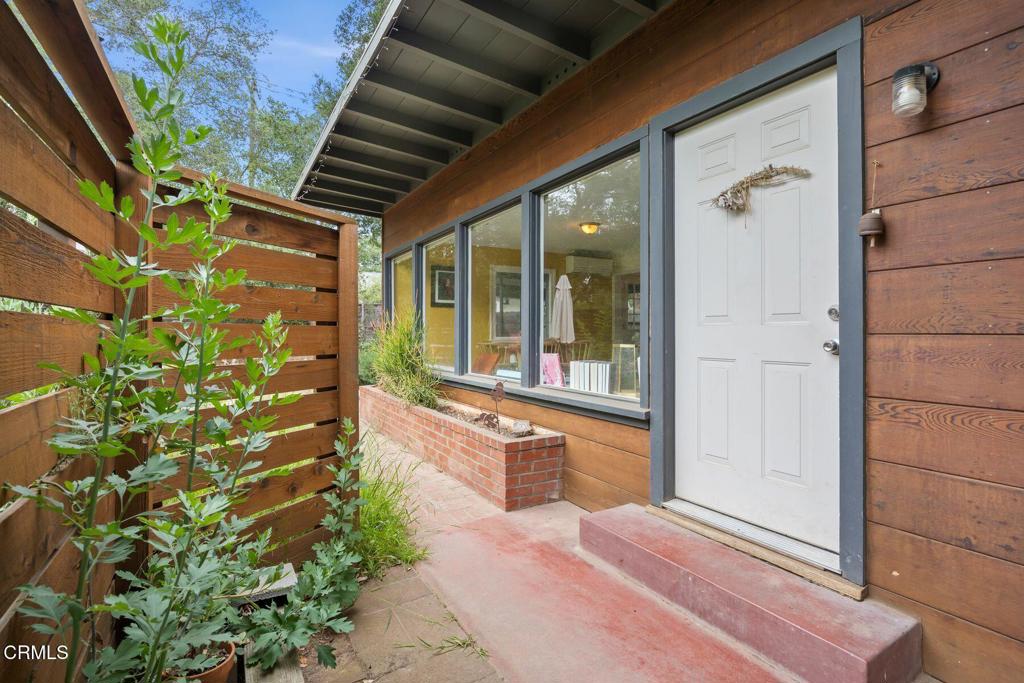 546 S La Luna Avenue