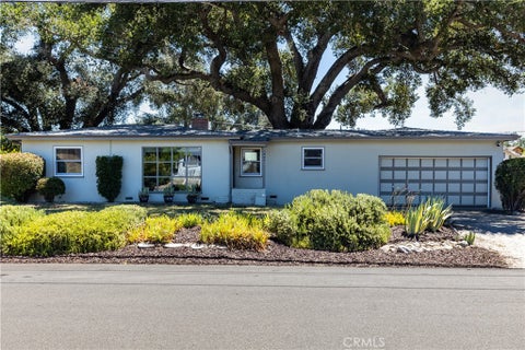 Photo of 240 Oak ST, Paso Robles, CA 93446 (MLS # NS26165728)